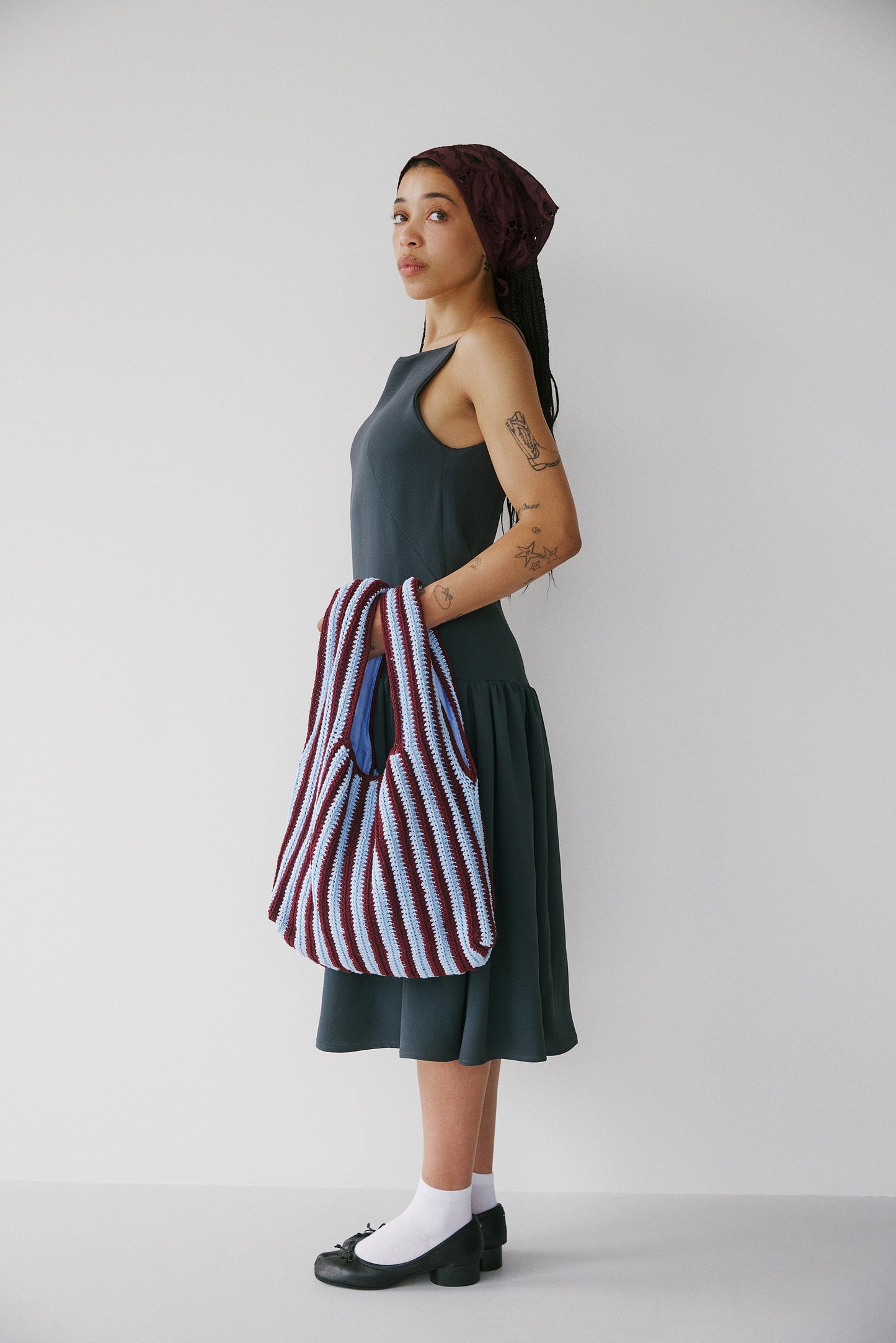 Vittoria - Crocheted Beach Bag in Blue/Maroon Stripes