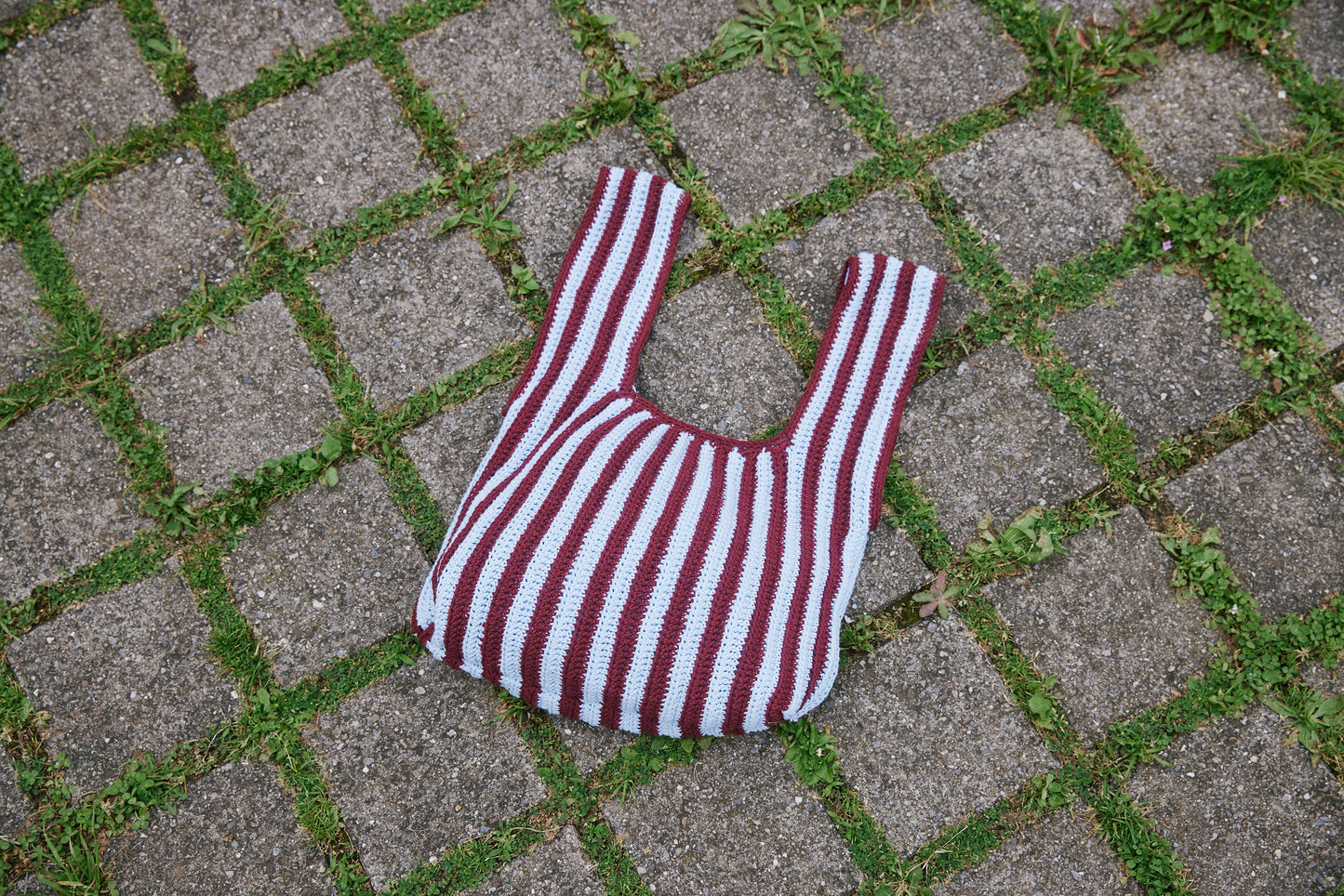 Vittoria - Crocheted Beach Bag in Blue/Maroon Stripes