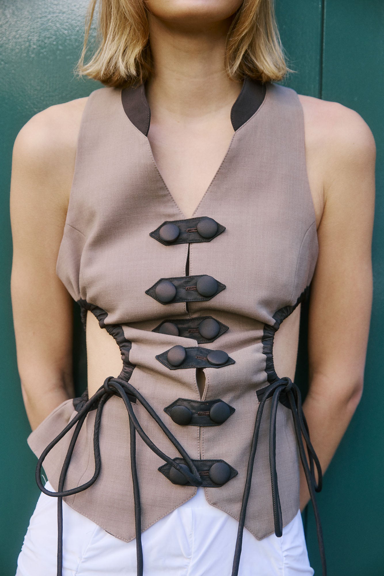 Bonaparte Vest – Light Brown / Black Coffee